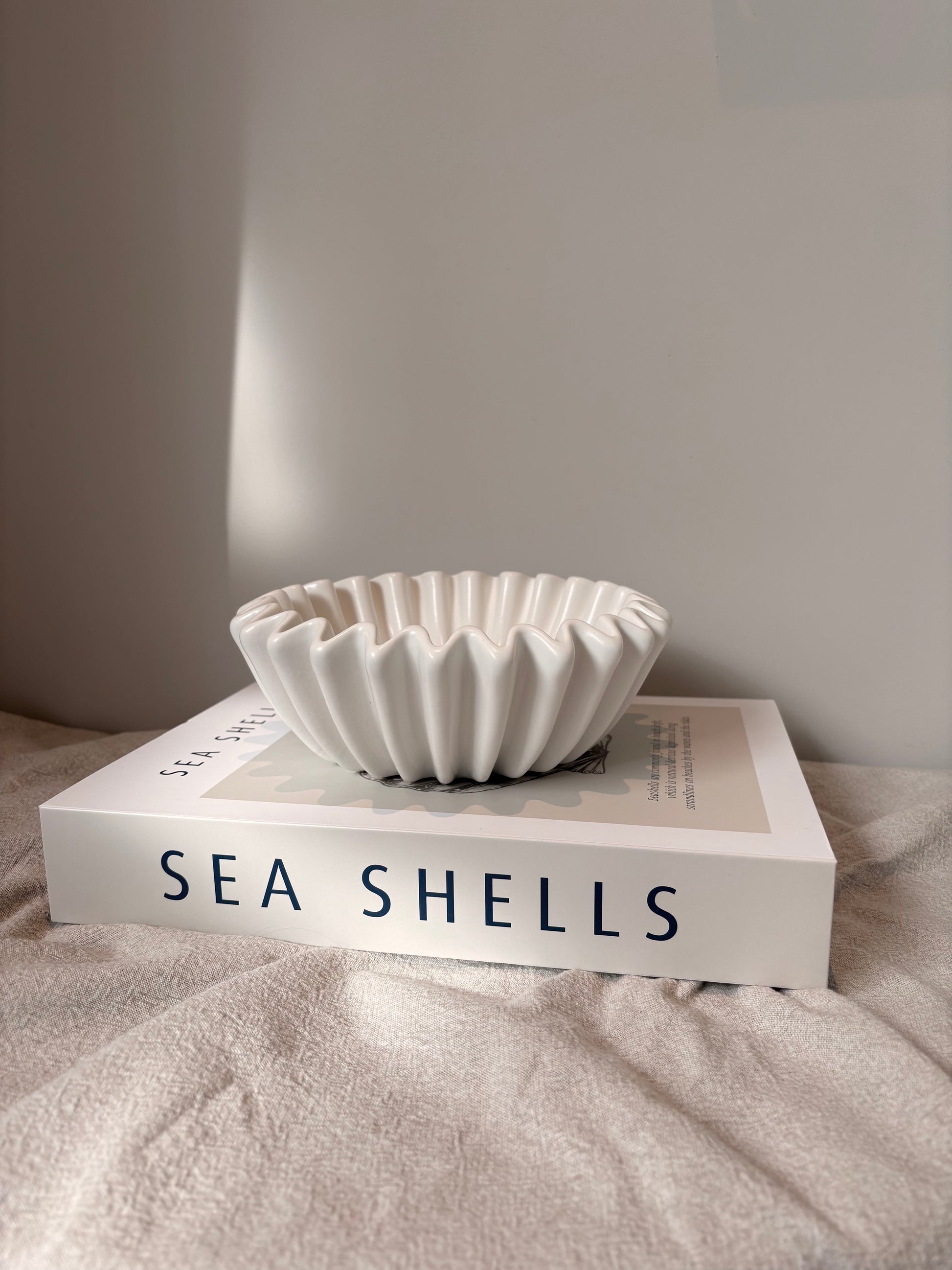 Elegante schaal van 20 cm in wit met golvend design