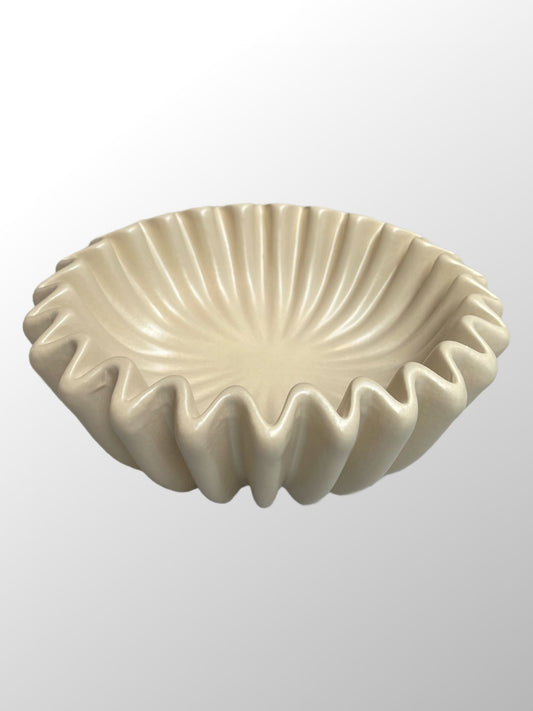 Elegante schaal van 20 cm in beige met golvend design