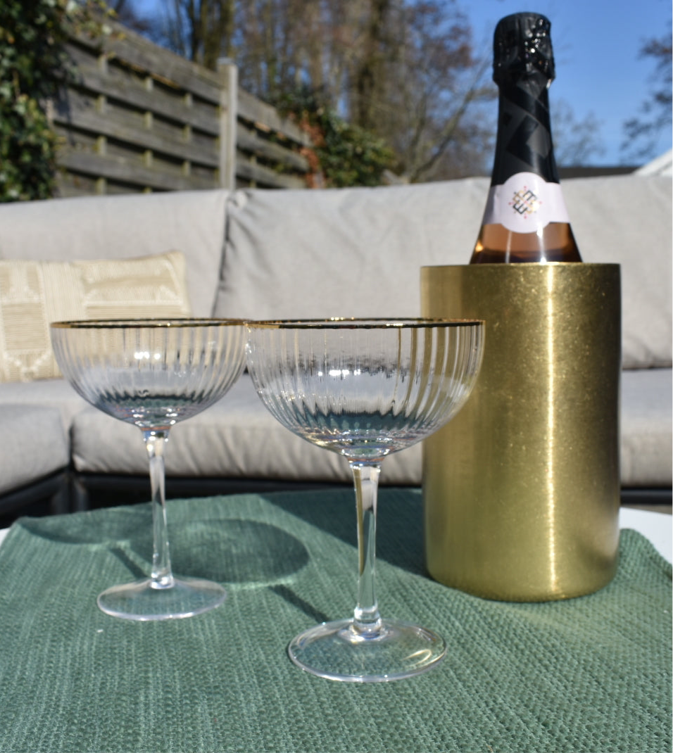 Luxe champagne glazen met een gouden rand
