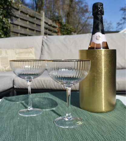Luxe champagne glazen met een gouden rand