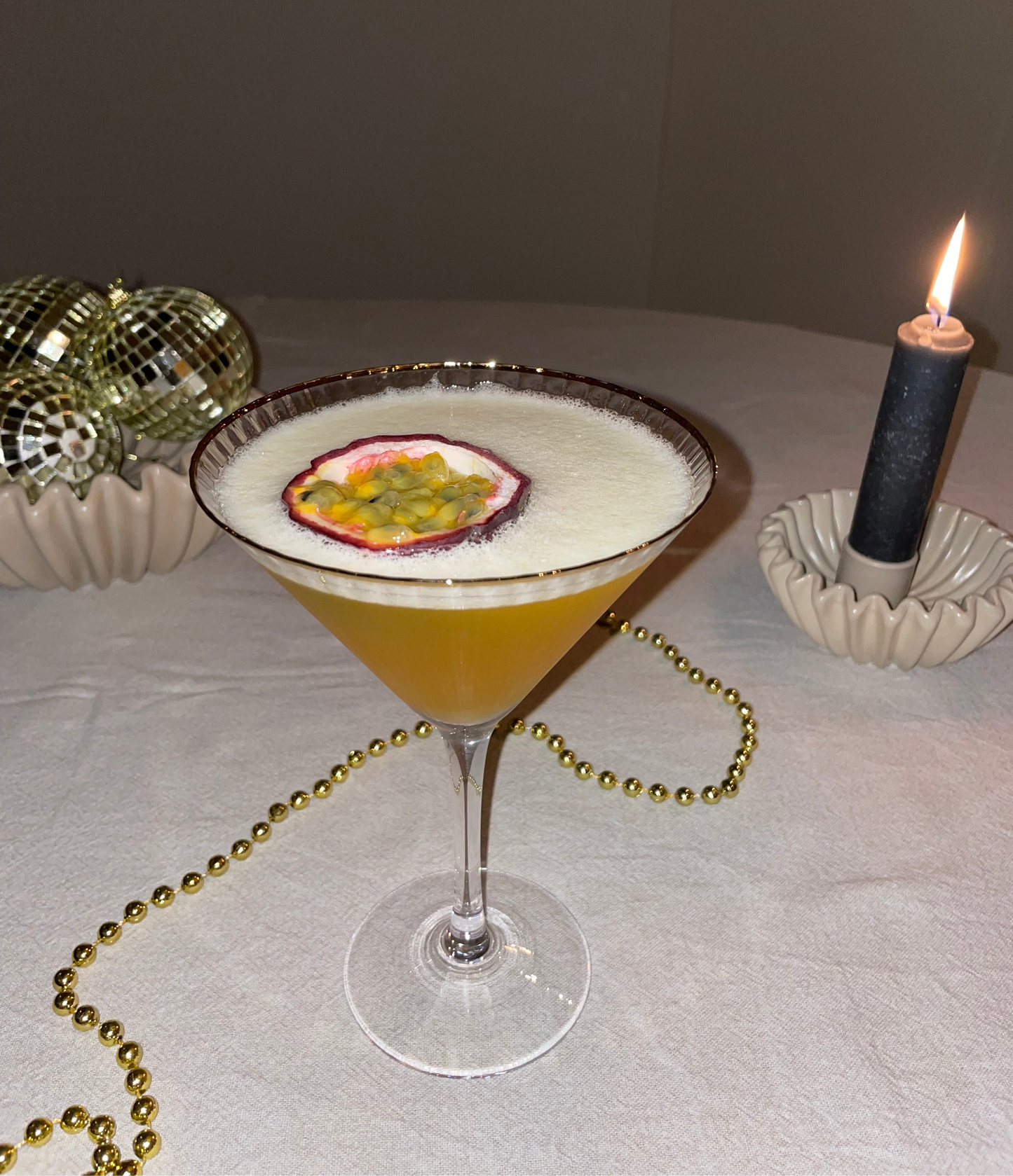 Prachtige plissé cocktailglazen met een gouden rand als detail