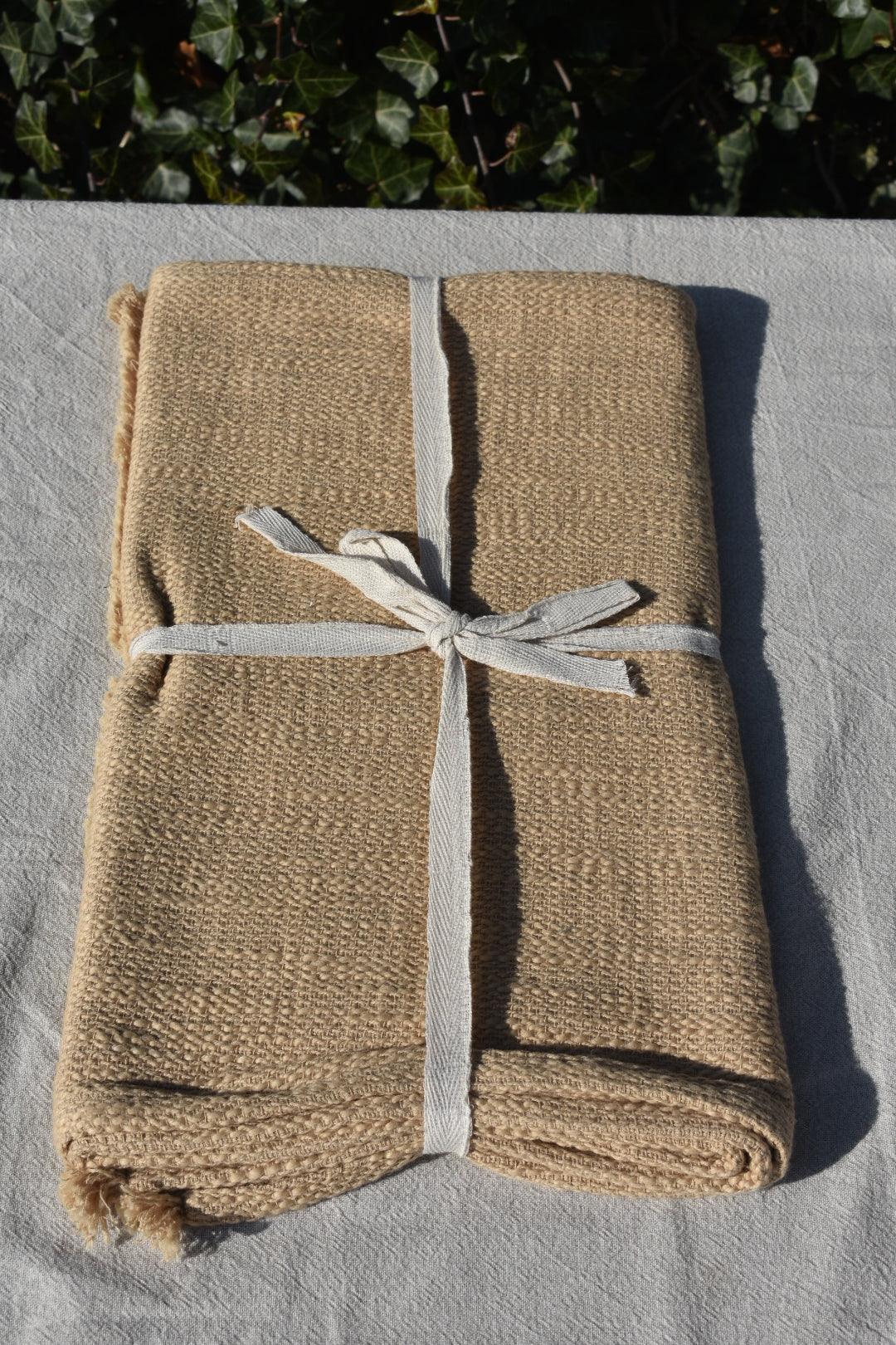 Mooie beige tafelloper perfect voor een chique diner