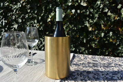Een gouden wijnkoeler die perfect is voor het koelen van jouw wijn!