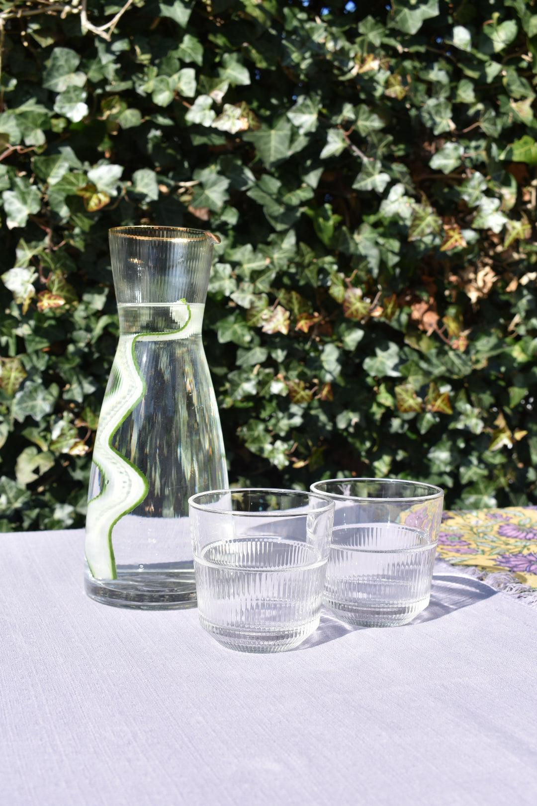 Karaf met een ribbel, mooi te combineren met plissé glazen