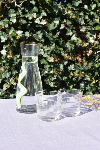 Karaf met een ribbel, mooi te combineren met plissé glazen